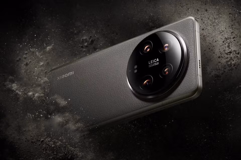 Xiaomi 14 Ultra titanium