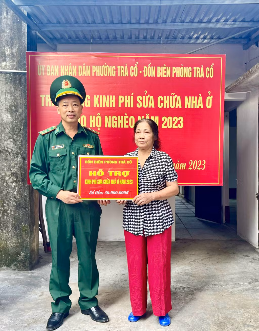 Đồn P Trà Cổ trao kinh phí