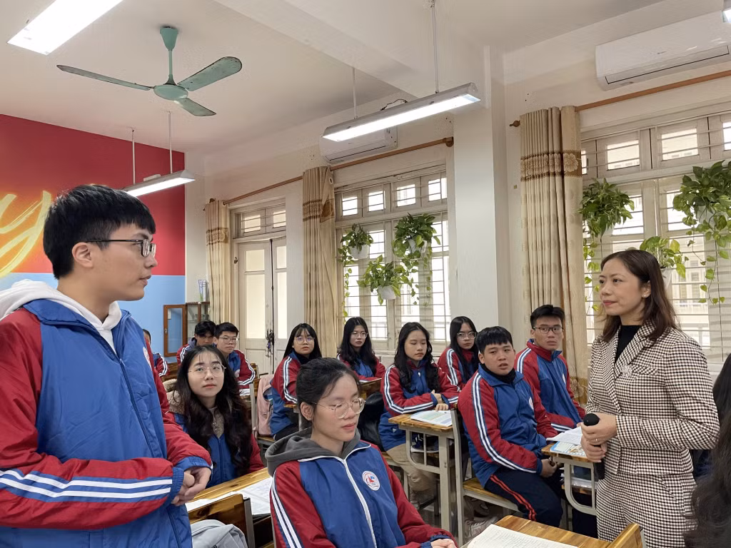 NGƯT Khổng Thị Thu Trang, Tổ trưởng Tổ Sử - Địa, Trường THPT Chuyên Hạ Long luôn tâm huyết với công tác đào tạo học sinh giỏi.