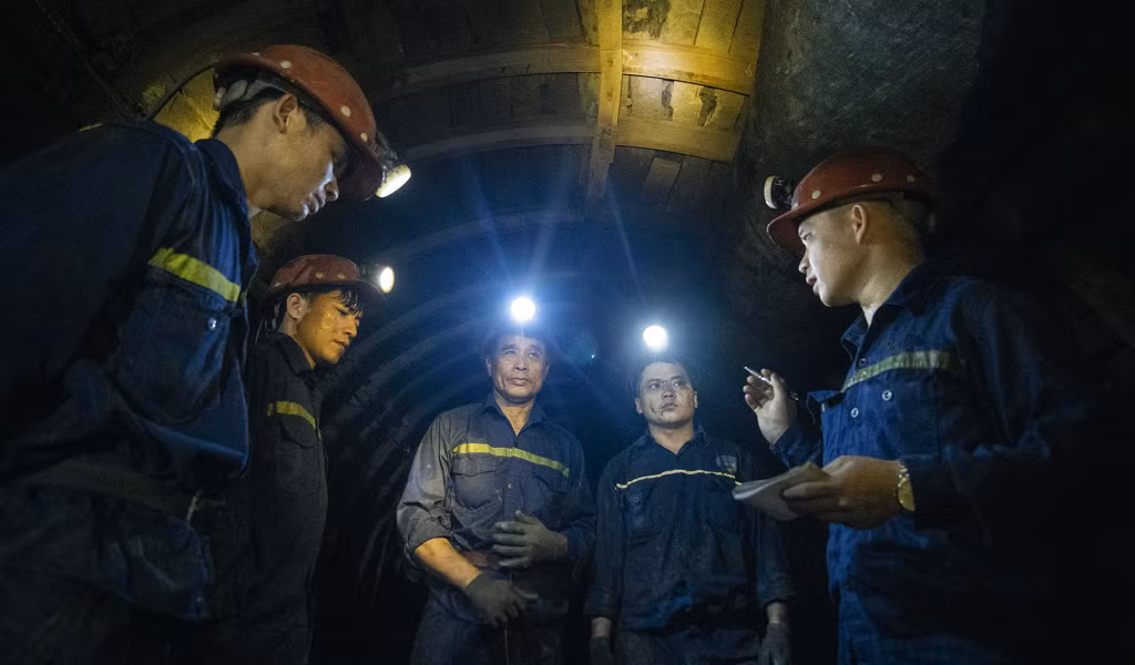 Trao đổi kinh nghiệm ở Tổ sản xuất đặc thù (Công ty Than Dương Huy).