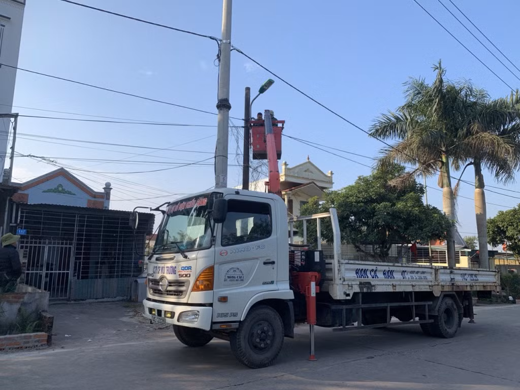 Hệ thống điện chiếu sáng lòng đường được sửa chữa, thay thế