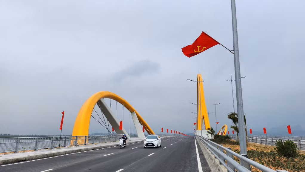 cầu bình minh, cửa lục 3