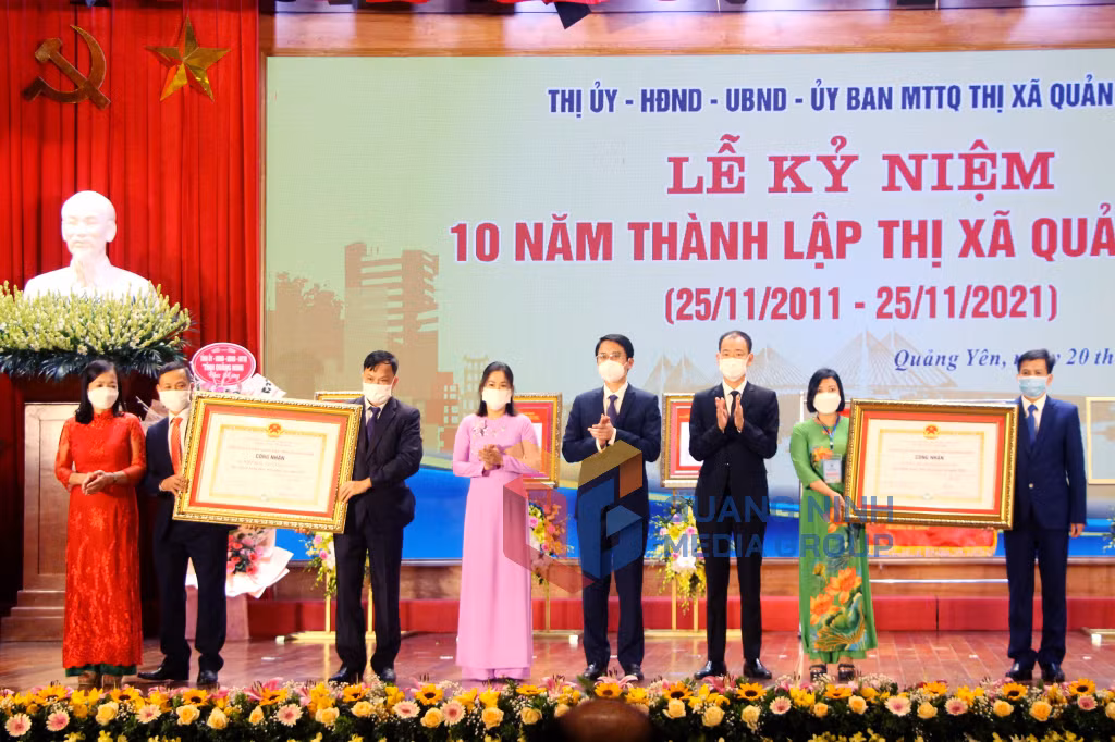 Xã Hiệp Hòa, xã Tiền An đón nhận Quyết định đạt chuẩn NTM nâng cao của UBND tỉnh (11-2021). Ảnh: Thu Chung