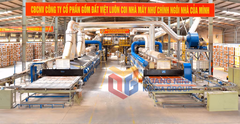 Dây truyền sản xuất gạch hiện đại tại Công ty CP Gốm Đất Việt (11-2021). Ảnh: Hoàng Nga