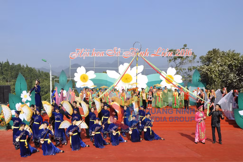 Tiết mục nghệ thuật trong Hội hoa Sở năm 2016. Ảnh: Nguyễn Dung