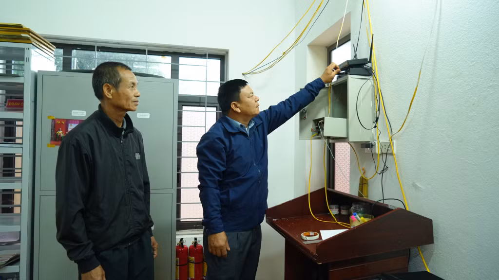 Hệ thống wifi tại nhà văn hóa thôn Tân Tiến (xã Đồn Đạc, huyện Ba Chẽ) giúp cho việc sinh hoạt, hội họp của nhân dân được thuận lợi.
