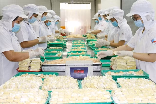 Doanh nghiệp tăng tốc sản xuất hàng Tết - Ảnh 1.