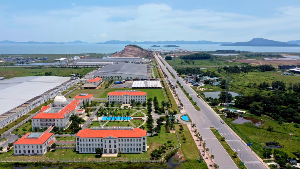 Một góc KCN-Cảng biển Hải Hà