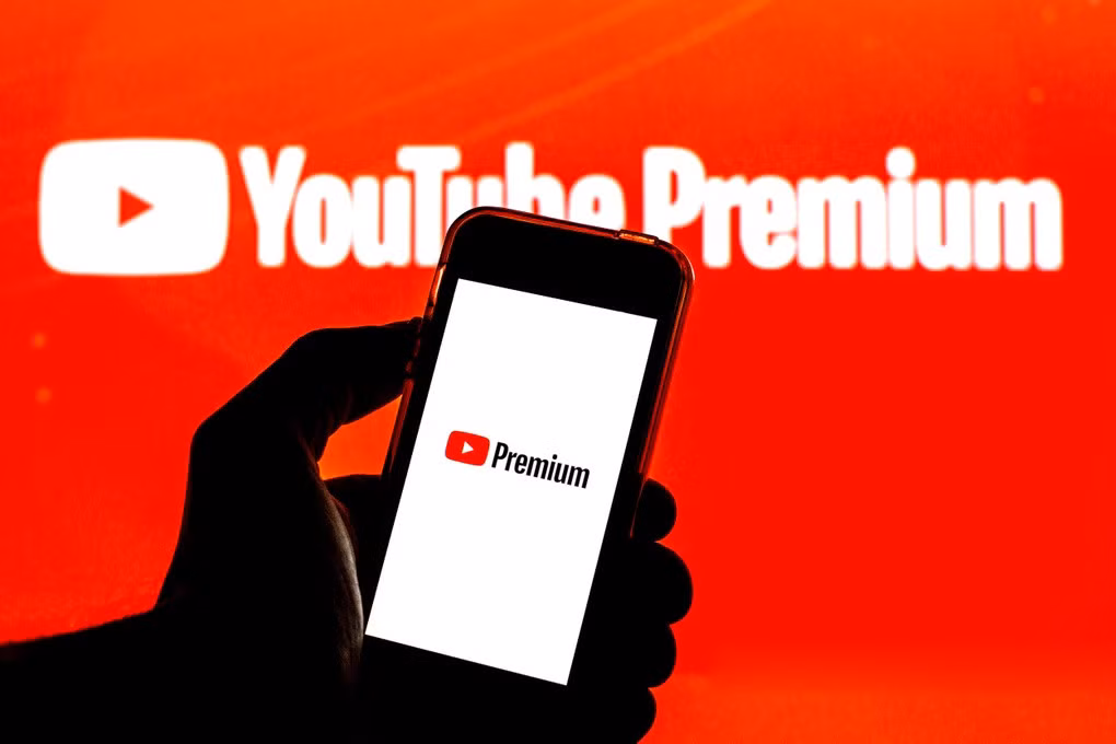 Trên thị trường "chợ đen", dịch vụ YouTube Premium đang được chào bán với mức giá 25.000-35.000 đồng/tháng (Ảnh: Deadline).