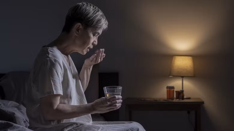 Việc người bệnh phải dùng nhiều loại thuốc khác nhau có thể gây tương tác thuốc, ảnh hưởng đến quá trình chuyển hóa.