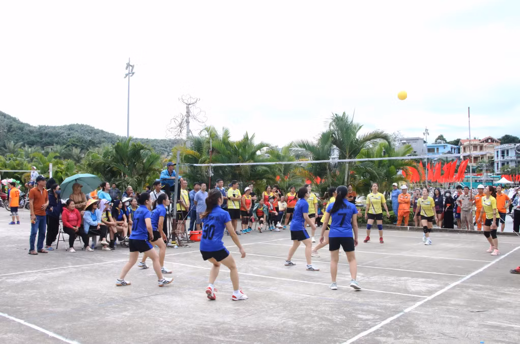 Phong trào chơi bóng chuyền hơi lan tỏa tại nhiều thôn, khu phố, cơ quan, đơn vị.
