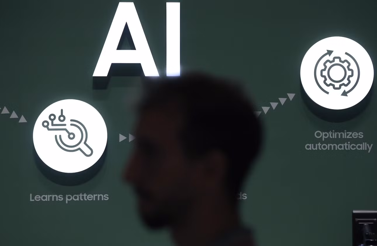 Nhiều giả thuyết về sự thức tỉnh của AI đã được đặt ra. Ảnh; Bloomberg.
