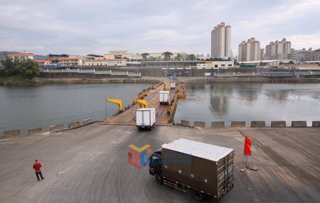 34 chuyến xe chuyên dụng chở hàng hải sản tươi sống "mở hàng" cho hoạt động xuất khẩu của Việt Nam sang Trung Quốc.