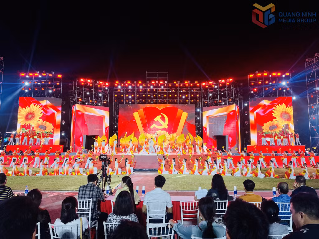 Văn nghệ sĩ Quảng Ninh tham gia sáng tạo, biểu diễn trong các chương trình nghệ thuật lớn của tỉnh, góp phần phát triển công nghiệp văn hóa. Ảnh: Xuân Hòa