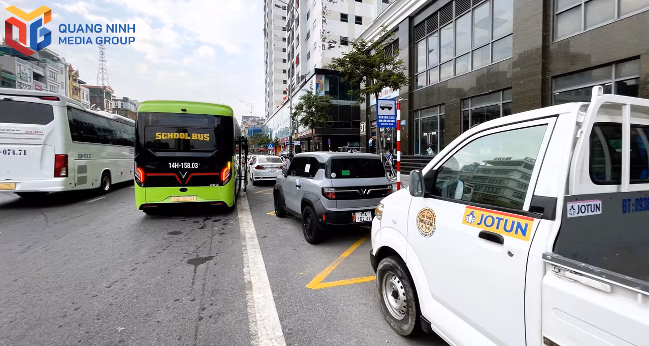 bqn_tl_xe-bus-bi-chiem-o-dung-tran-hung-dao.jpg