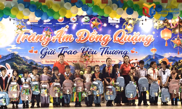 Vui Trung thu "Trăng ấm Đồng Quặng” tại xã Thống Nhất 