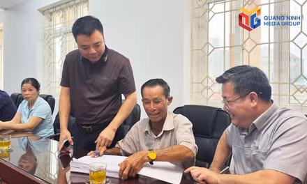 Bàn giao 7,6 ha đất, nhận 226 triệu đồng tiền thưởng
