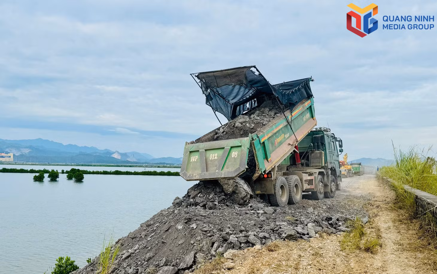 Nhà thầu thi công đường công vụ Dự án đường ven biển Tây Bắc vịnh Cửa Lục kết nối từ cầu Trới 2 qua cầu Tình Yêu đấu nối vào QL279.