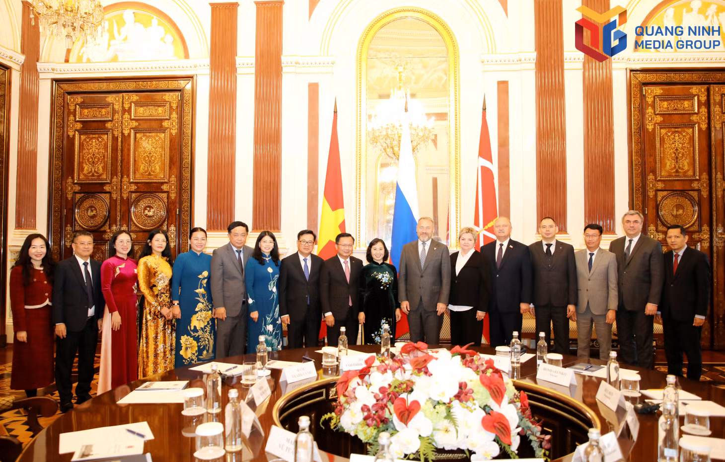 bqn_tr_chup-anh-luu-niem-hoi-dong-lap-phap.jpg