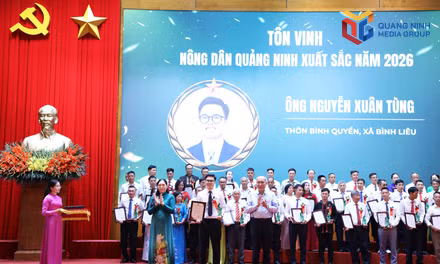 Trao tặng Kỷ niệm chương “Vì giai cấp nông dân Việt Nam” và tôn vinh “Nông dân Quảng Ninh xuất sắc” 