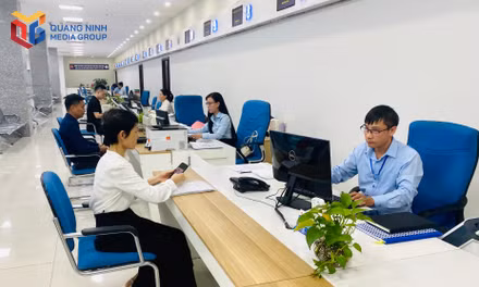 Hội nông dân đặc khu Cô Tô giải ngân vốn cho hội viên.