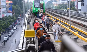 Tàu Cát Linh - Hà Đông đột ngột dừng khi gặp mưa lớn