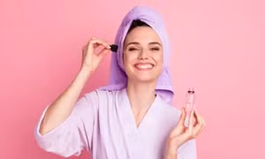 Chữa lành da mụn bằng serum tự làm