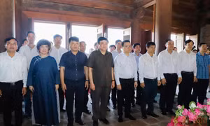 Hội Nhà báo Việt Nam và các cơ quan báo chí dâng hương tưởng niệm Chủ tịch Hồ Chí Minh