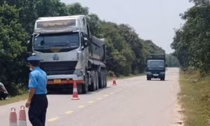 Phạt 89,5 triệu, tước GPLX 4 tháng tài xế chở quá tải “khủng”