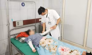 Chùm bóng bay phát nổ khiến thiếu nữ bỏng nặng