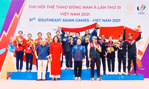 Tay chèo Quảng Ninh Đinh Thị Trang cùng đồng đội mang HCB Canoeing về cho Việt Nam