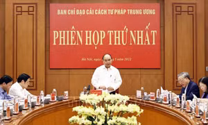 Chủ tịch nước Nguyễn Xuân Phúc: Tăng cường kiểm soát, nâng cao chất lượng đào tạo cử nhân luật