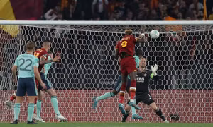 Mourinho cùng Roma vào chung kết Europa Conference League
