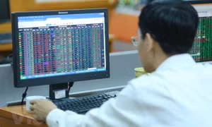 Thị trường chứng khoán nhuộm trong sắc đỏ, VN-Index mất trên 31 điểm