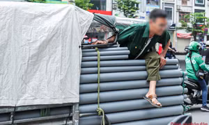 Bị xử lý, tài xế xe ba gác biện minh "vì kế sinh nhai"