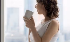 Uống một cốc nước ấm khi thức dậy tốt cho hệ tiêu hóa