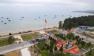 Thiêng liêng lá cờ Tổ quốc