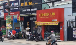 Đi ô tô, đột nhập tiệm ĐTDĐ trộm gần 2 tỷ đồng