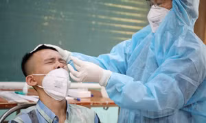 Sáng 31/12: Hơn 1,3 triệu ca COVID-19 tại Việt Nam đã khỏi; dịch diễn biến phức tạp, nhiều địa phương dừng hoạt động chào đón năm mới