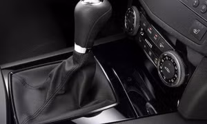 Mercedes khai tử hộp số sàn trên xe hơi