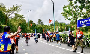 Trên 100 tay đua tham gia Giải đua xe đạp hưởng ứng SEA Games 31