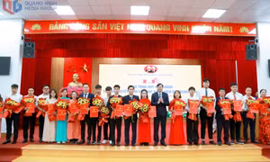 Củng cố nền tảng chính trị từ nâng cao chất lượng phát triển Đảng