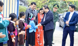 Gần dân để vững lòng dân, sát dân để tạo đồng thuận