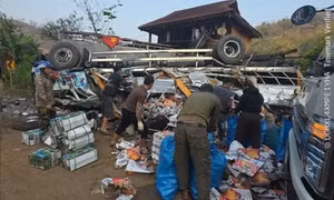 3 người bị thương sau vụ lật xe tải trên Quốc lộ 6