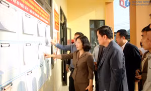 Đồng chí Phó Bí thư Thường trực Tỉnh ủy, Chủ tịch HĐND tỉnh, kiểm tra công tác chuẩn bị bầu cử