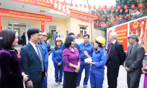 Đồng chí Phó Bí thư Thường trực Tỉnh ủy, Chủ tịch HĐND tỉnh, kiểm tra bầu cử tại một số khu vực bỏ phiếu