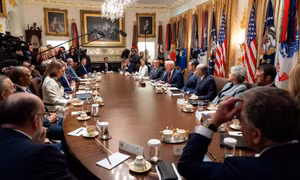 Tổng thống Mỹ Donald Trump lùi thời hạn về eo biển Hormuz