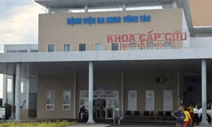Ngộ độc khí clo, 18 người nhập viện điều trị ở TPHCM