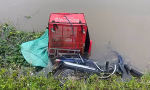 Thi thể nam shipper được phát hiện dưới mương nước