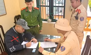 Nam thanh niên ở Ninh Bình sử dụng ma túy, điều khiển môtô không đội mũ bảo hiểm